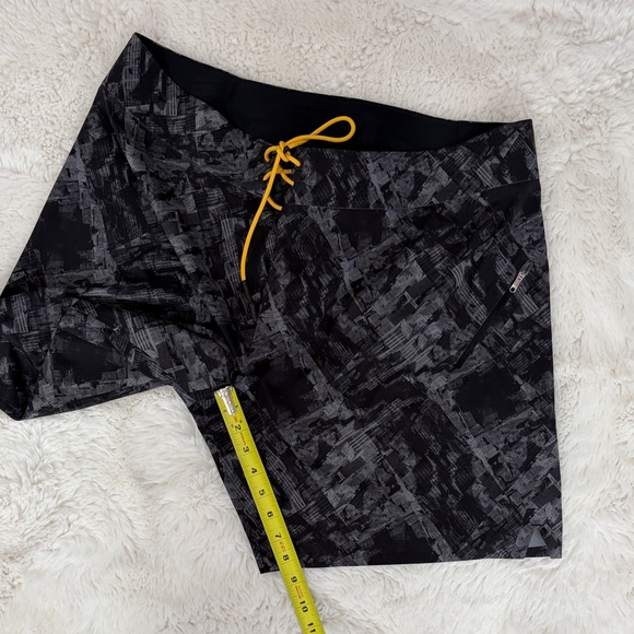 Lululemon,Size 40,Men's Black and Gray Swim Shorts - Picture 14 of 17